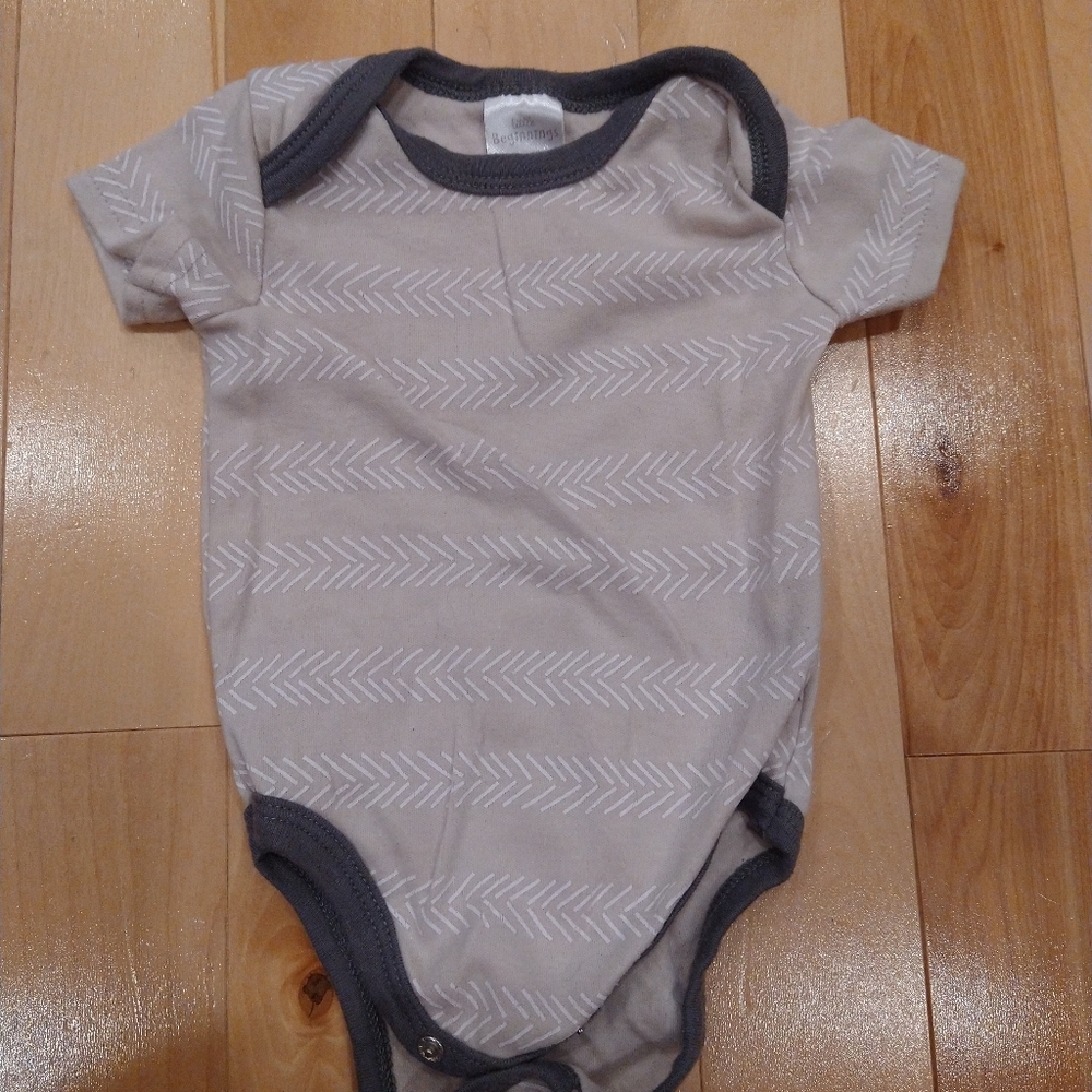 5/20$ 3-6m brown tan onesie